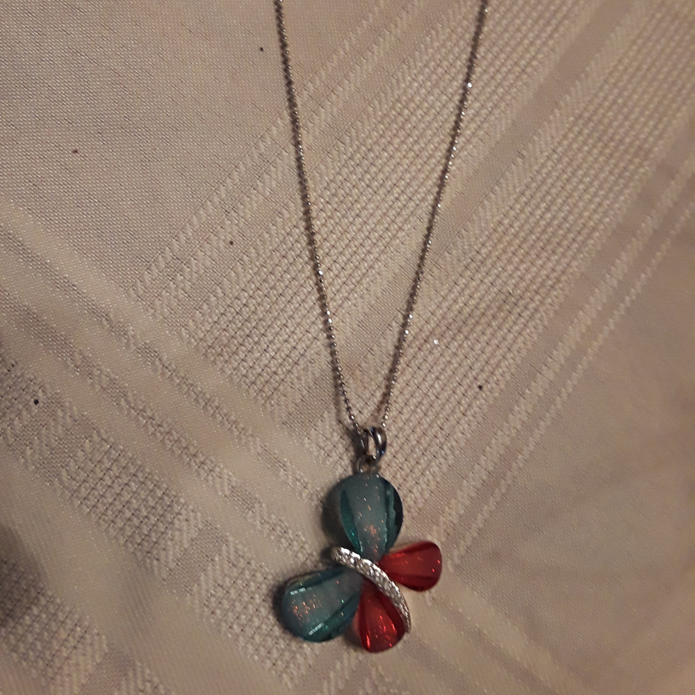 beautiful butterfly necklace   16 inch